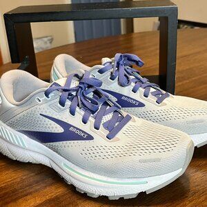 Brooks Adrenaline GTS 22 Women's Running Shoes Grey/White/Purple Colorway Size 8